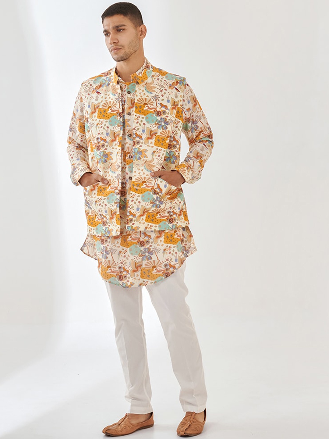 

QB MEN Men Floral Printed Regular Pure Silk Kurta with Trousers, Beige