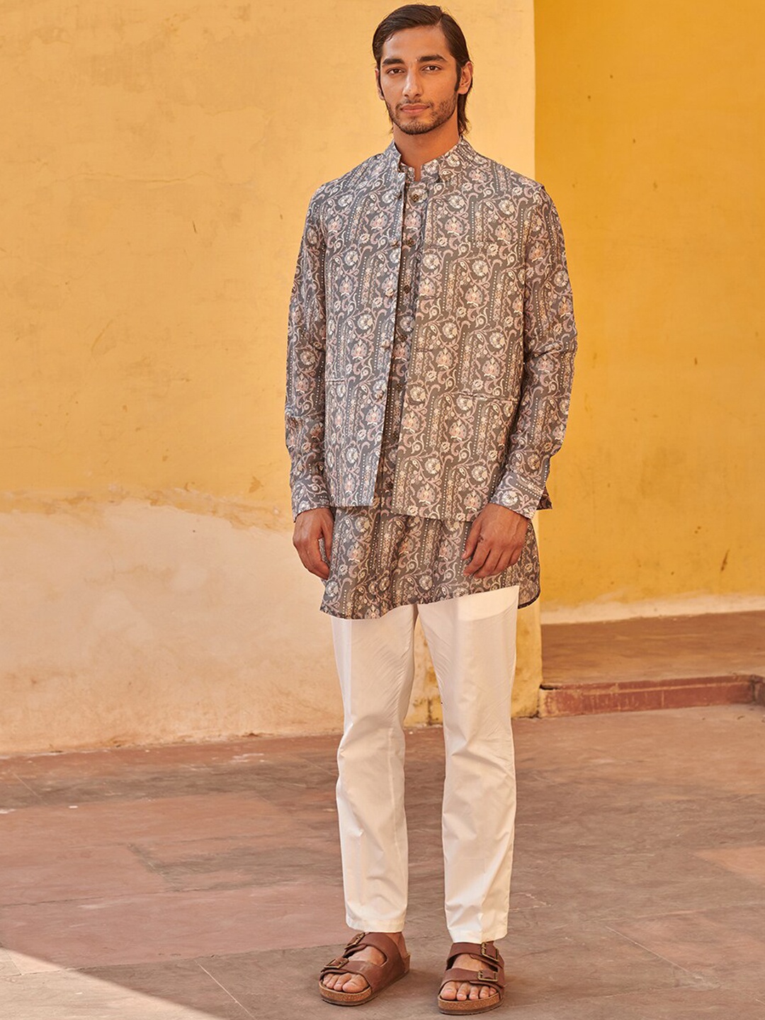 

QB MEN Men Floral Printed Regular Pure Silk Kurta with Trousers, Grey