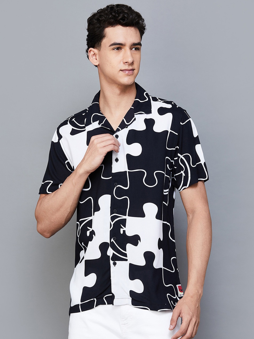 

SmileyWorld Abstract Printed Casual Regular Fit Shirt, Black