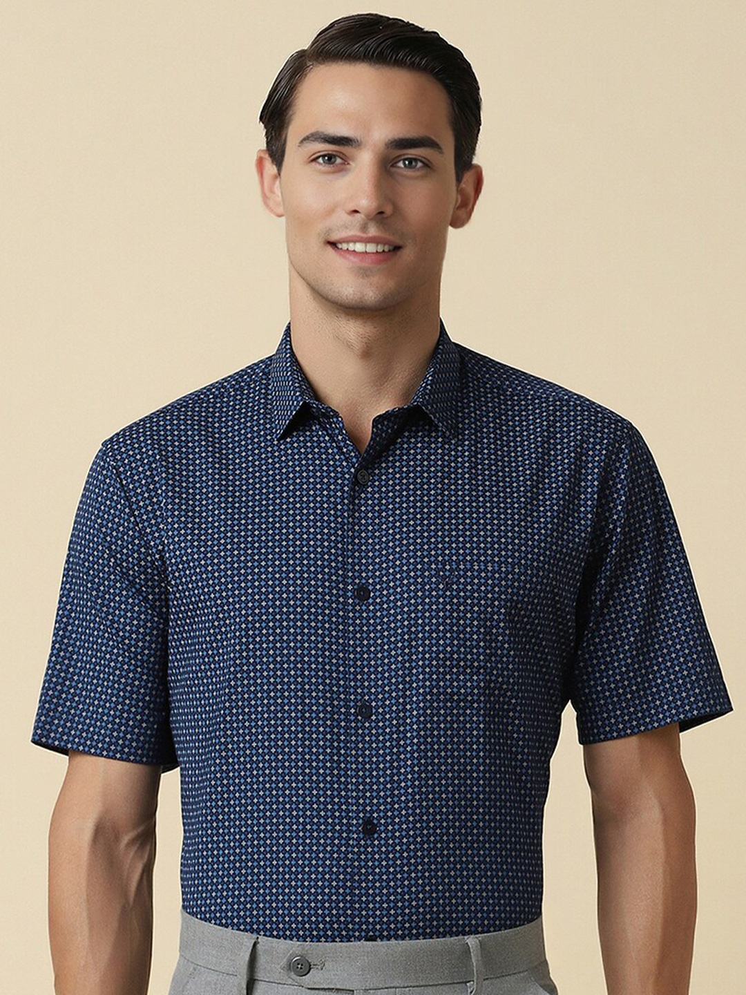 

Allen Solly Slim Fit Micro Ditsy Printed Pure Cotton Formal Shirt, Navy blue
