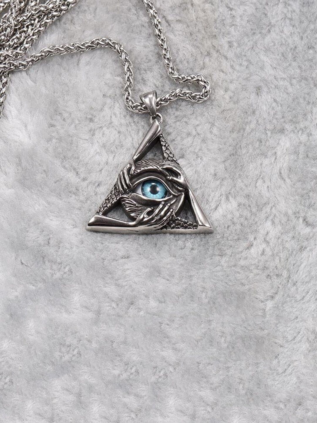 

VAGHBHATT Silver-Plated Stone-Studded Pendant With Chain