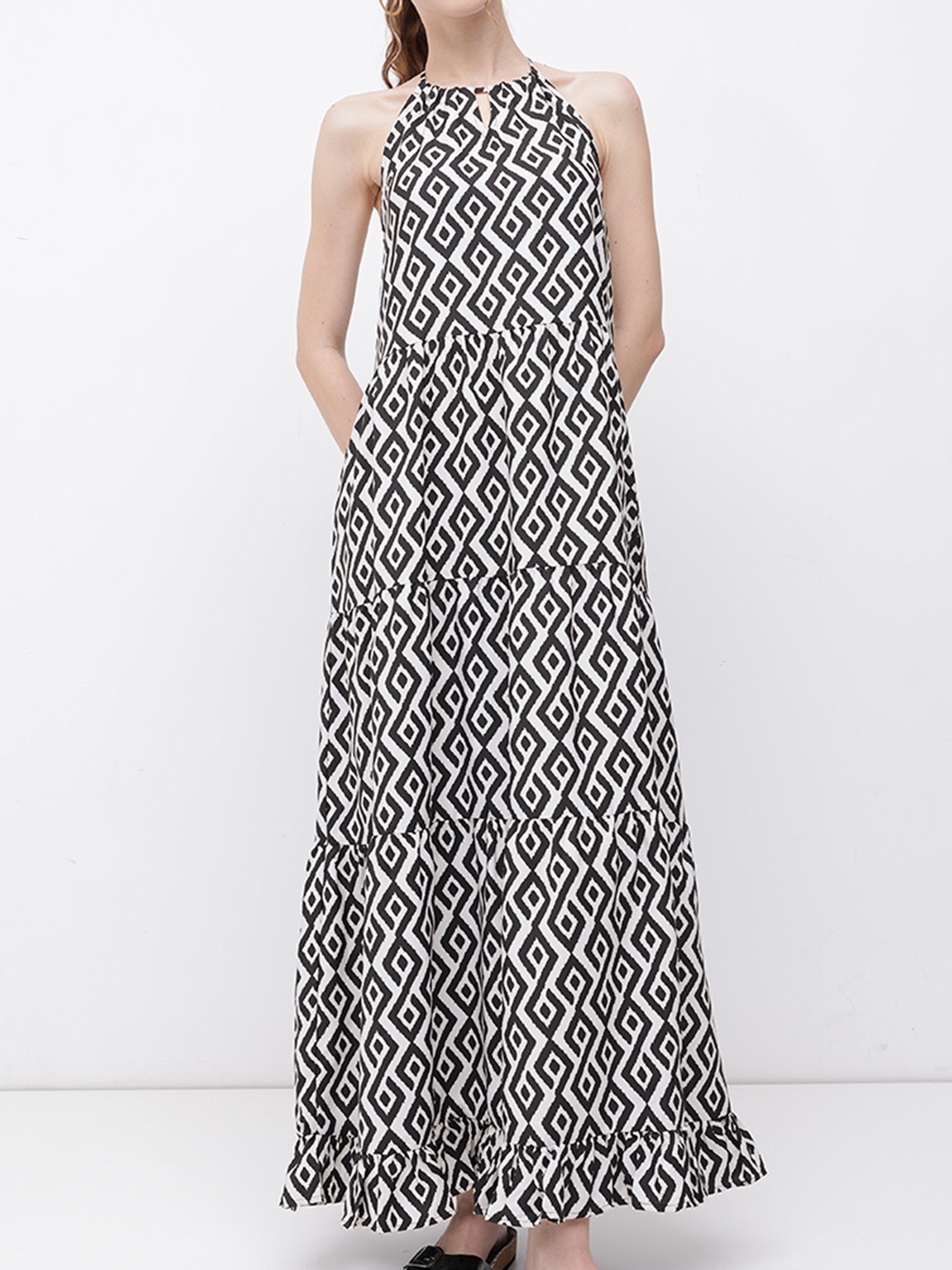 

DressBerry Op Art Illusion Printed Tiered A-Line Dress, Black