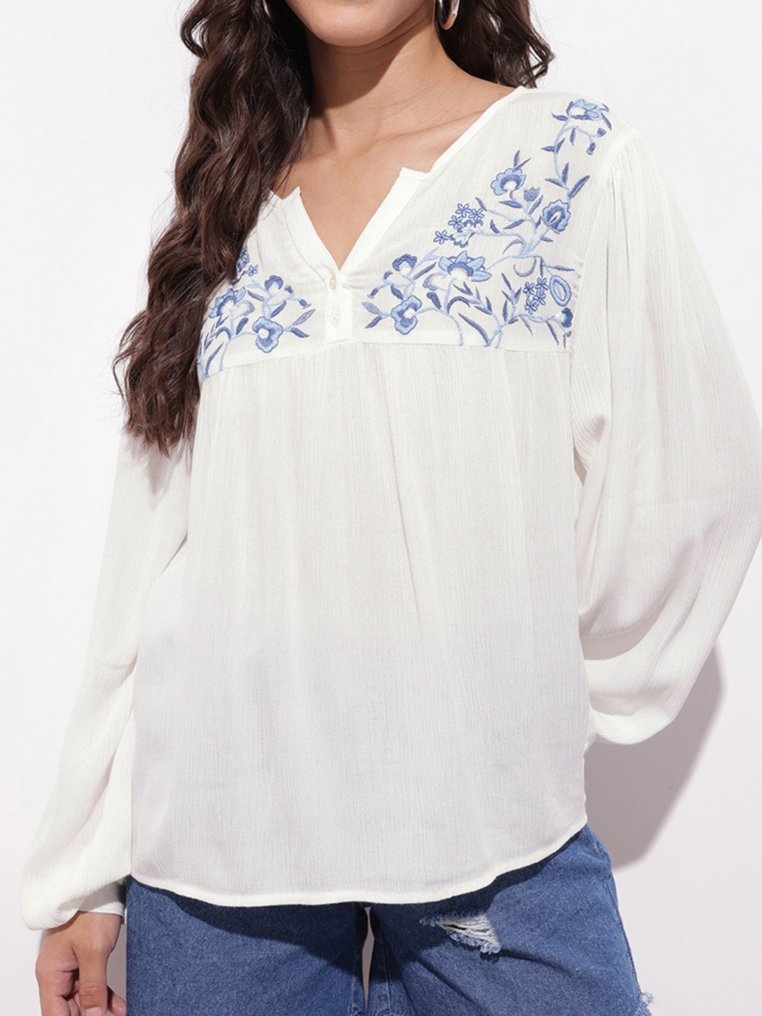 

DressBerry Granny Chic Thread Play Top, White
