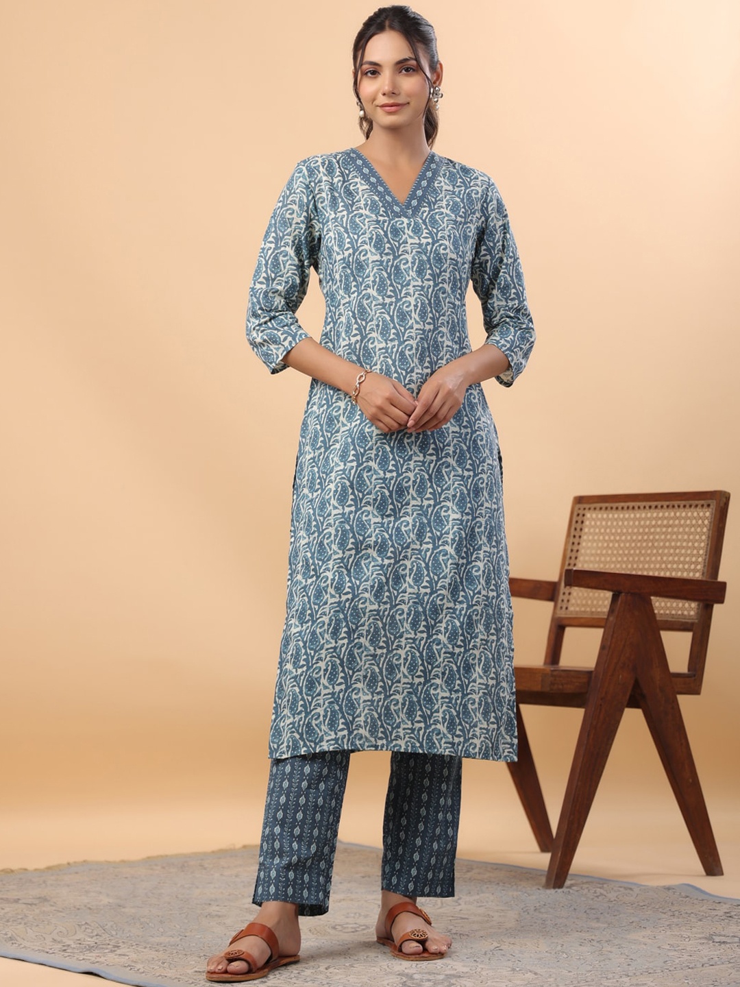 

KALINI Women Floral Printed Regular Pure Cotton Kurta with Trousers, Blue