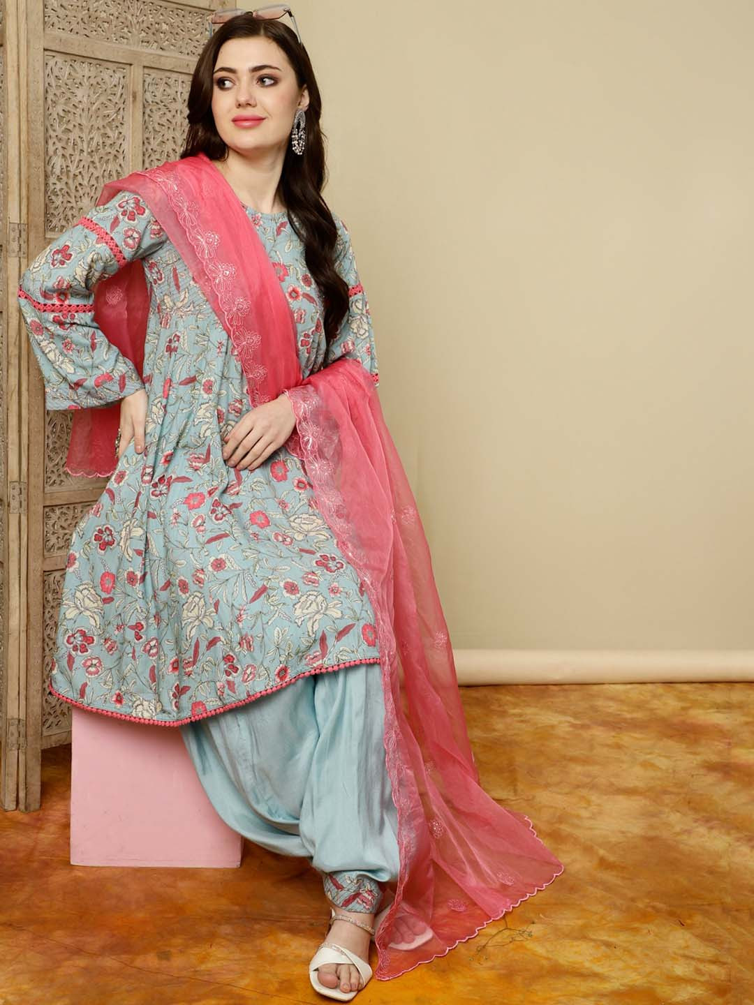 

Jaipur Kurti Women Floral Printed Regular Kurta with Salwar & With Dupatta, Blue