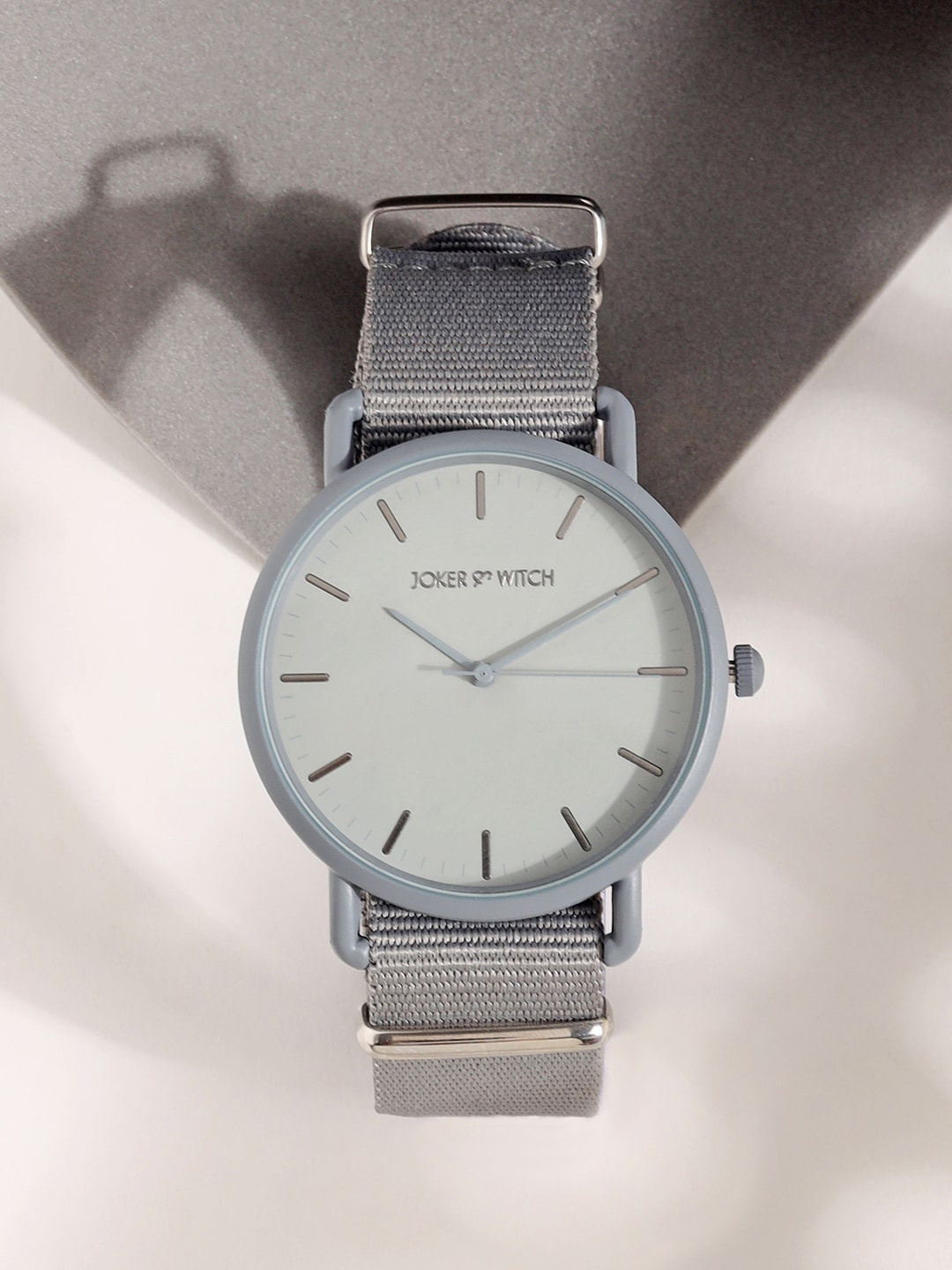 

JOKER & WITCH Men Tranquil Embellished Dial & Bracelet Style Straps Analogue Watch AMWW790, Grey