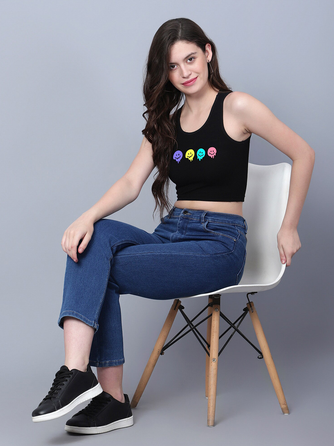 

Fashion And Youth Graphic Print Round Neck Fitted Crop Top, Black