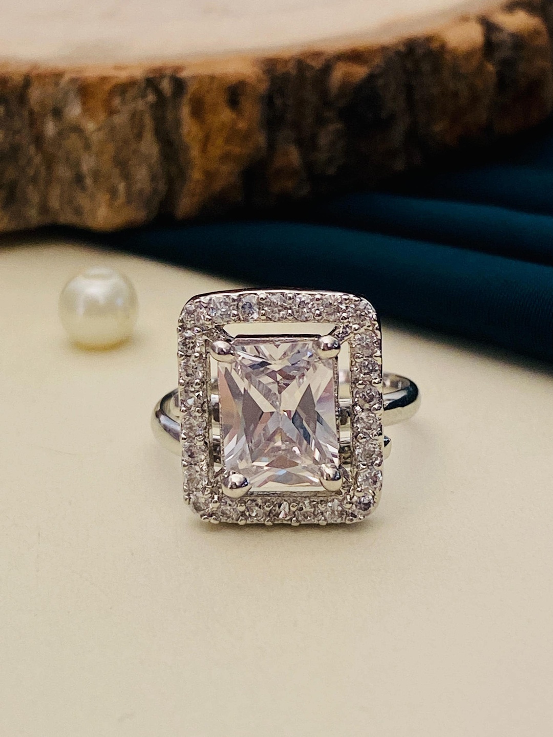 

Anouk Silver-Plated White American Diamond Studded Finger Ring