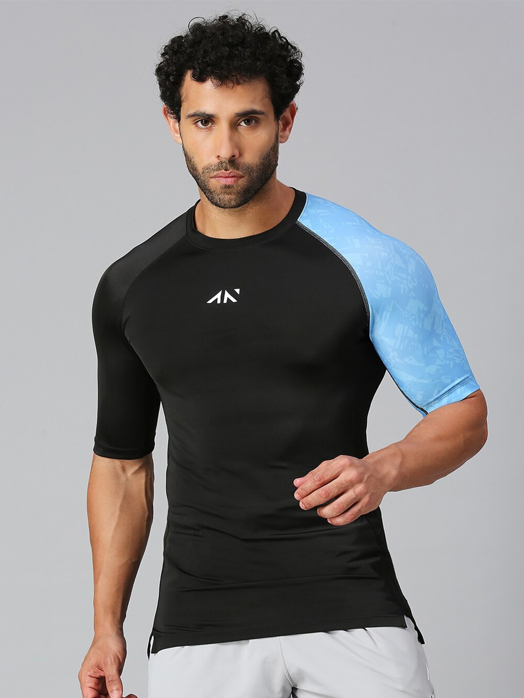 

AESTHETIC NATION Colourblocked Dri-FIT Compression T-shirt, Blue