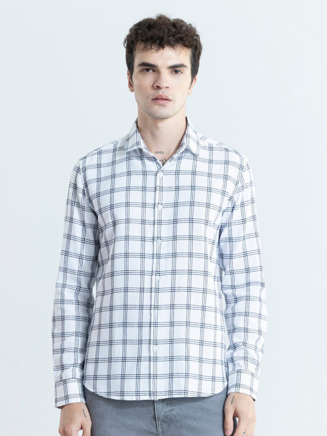 

Snitch White Classic Slim Fit Cotton Checked Casual Shirt