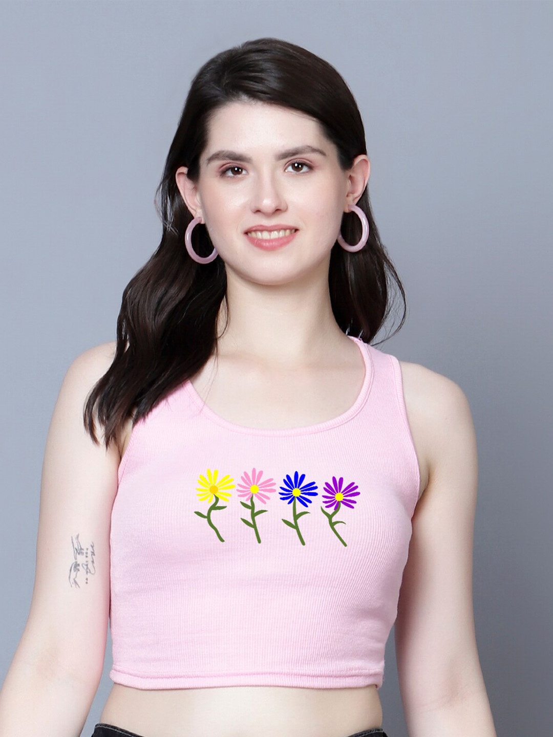 

Fashion And Youth Graphic Print Round Neck Fitted Crop Top, Pink