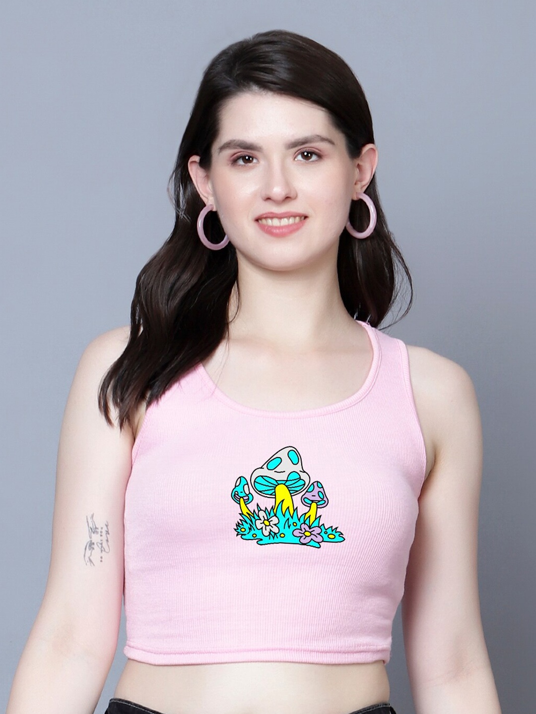 

Fashion And Youth Round Neck Ribbed Crop Tank Top, Pink