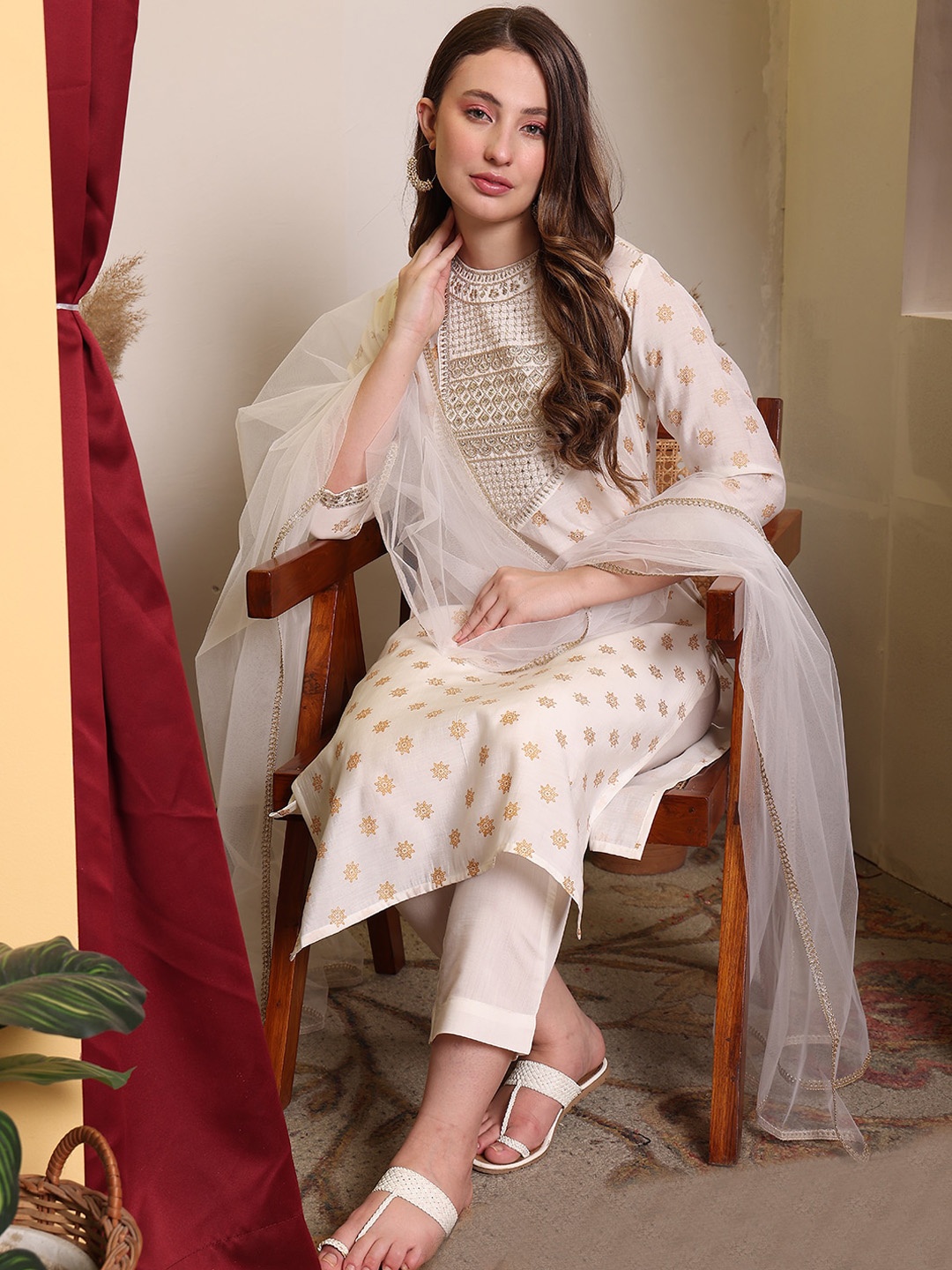 

House of Pataudi Embroidered Printed Round Neck Three-Quarter Sleeves Straight Kurta Set, Off white