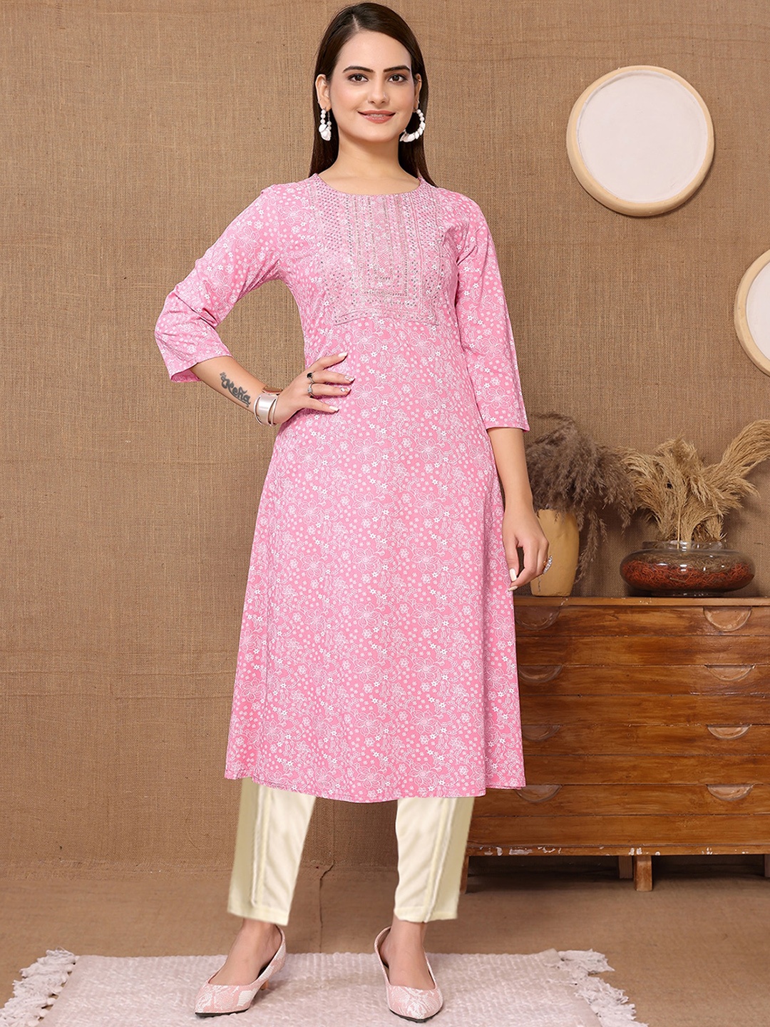 

Rangita Women Regular Sequinned Kurta with Trousers, Pink