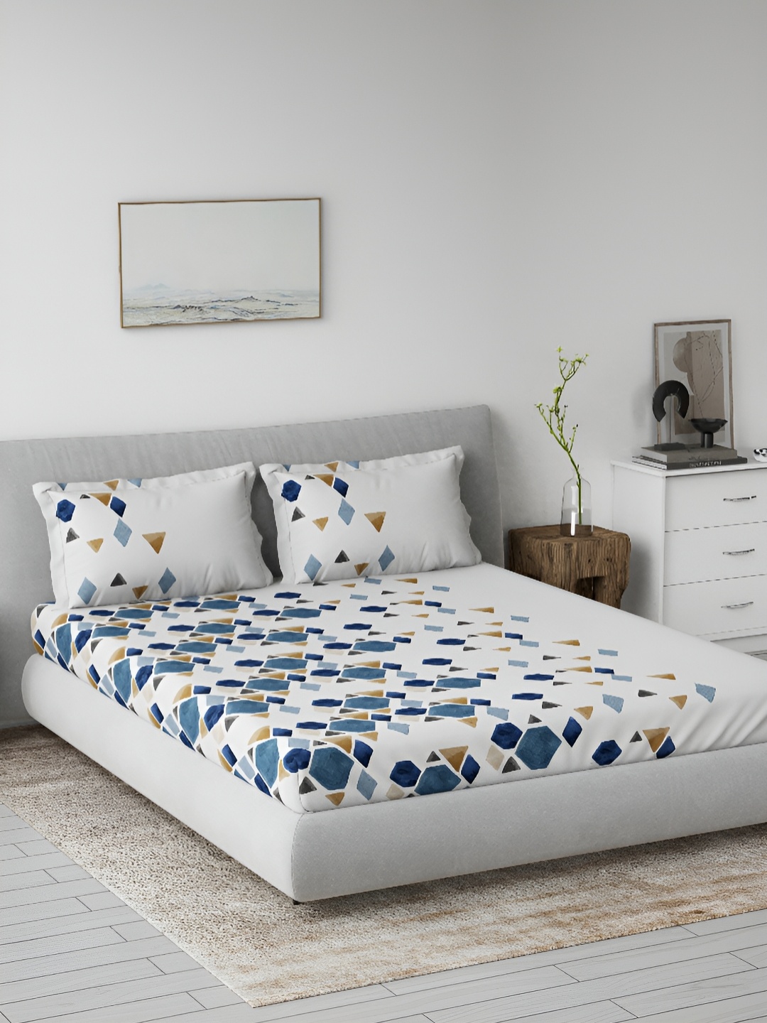 

DDecor White & Blue Geometric 144 TC King Bedsheet with 2 Pillow Covers