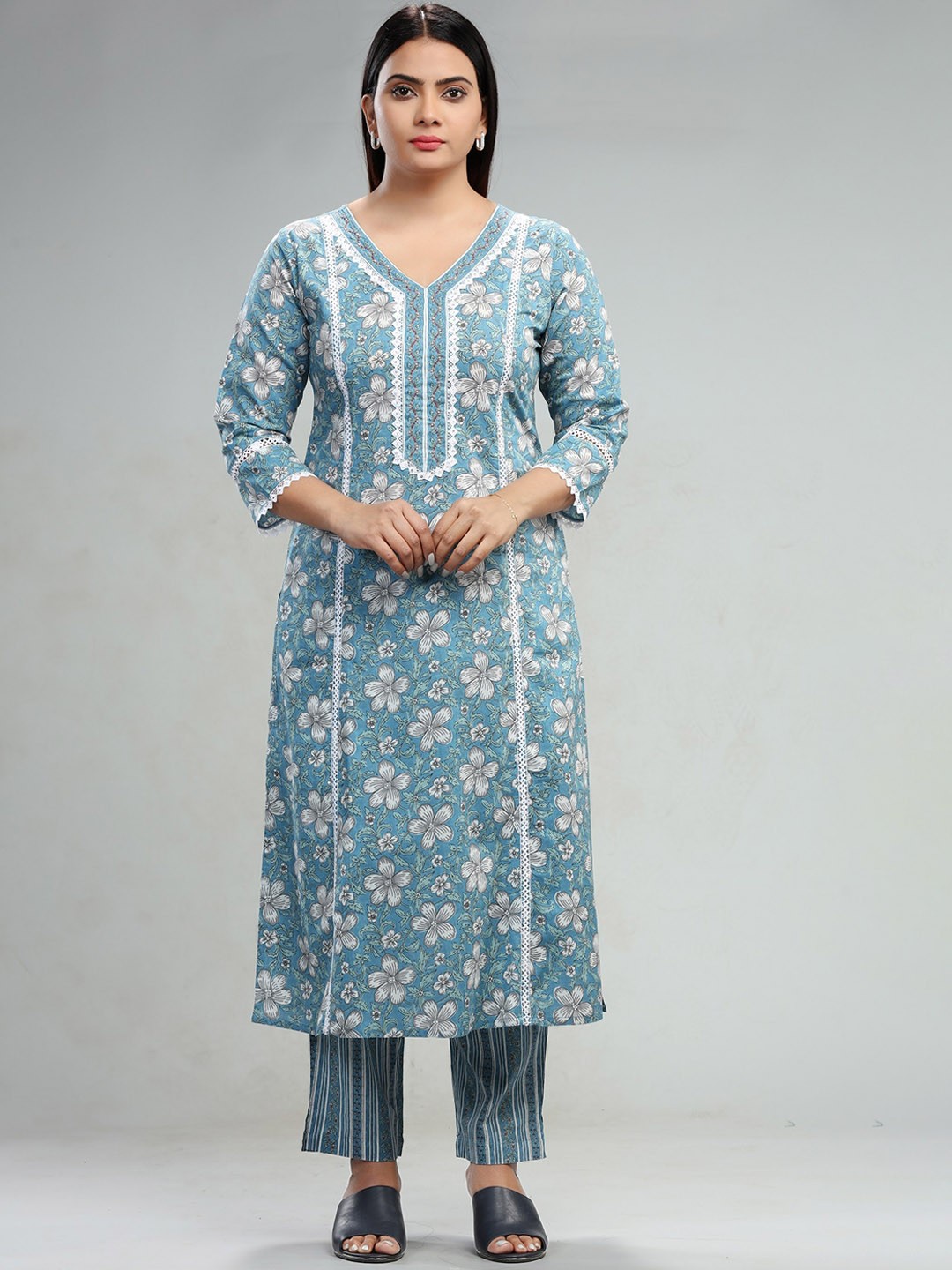 

COTTON CULTURE Floral Printed Regular Straight Pure Cotton Kurta With Trousers, Blue