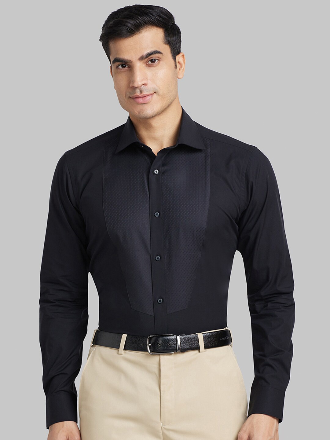 

Raymond Spread Collar Long Sleeves Contemporary-Fit Cotton Formal Shirt, Black