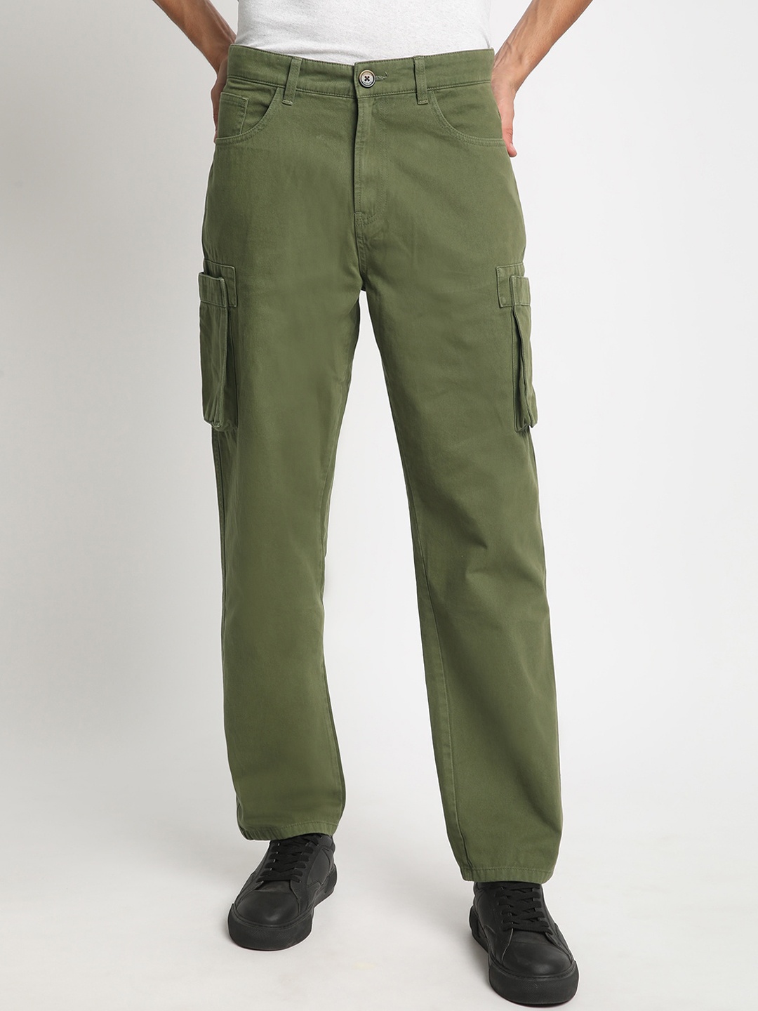 

The Roadster Lifestyle Co Mid Rise Pure Cotton Straight Fit Cargos, Olive