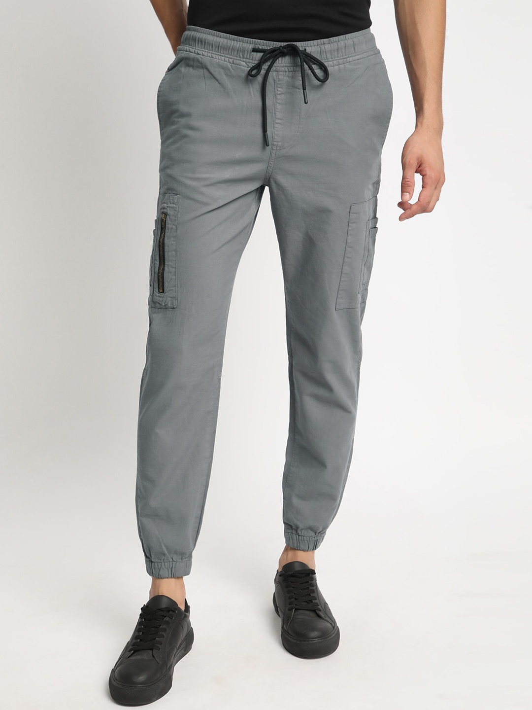 

The The Roadster Lifestyle Co Men Pure Cotton Regular Fit Cargo Pocket Joggers, Grey