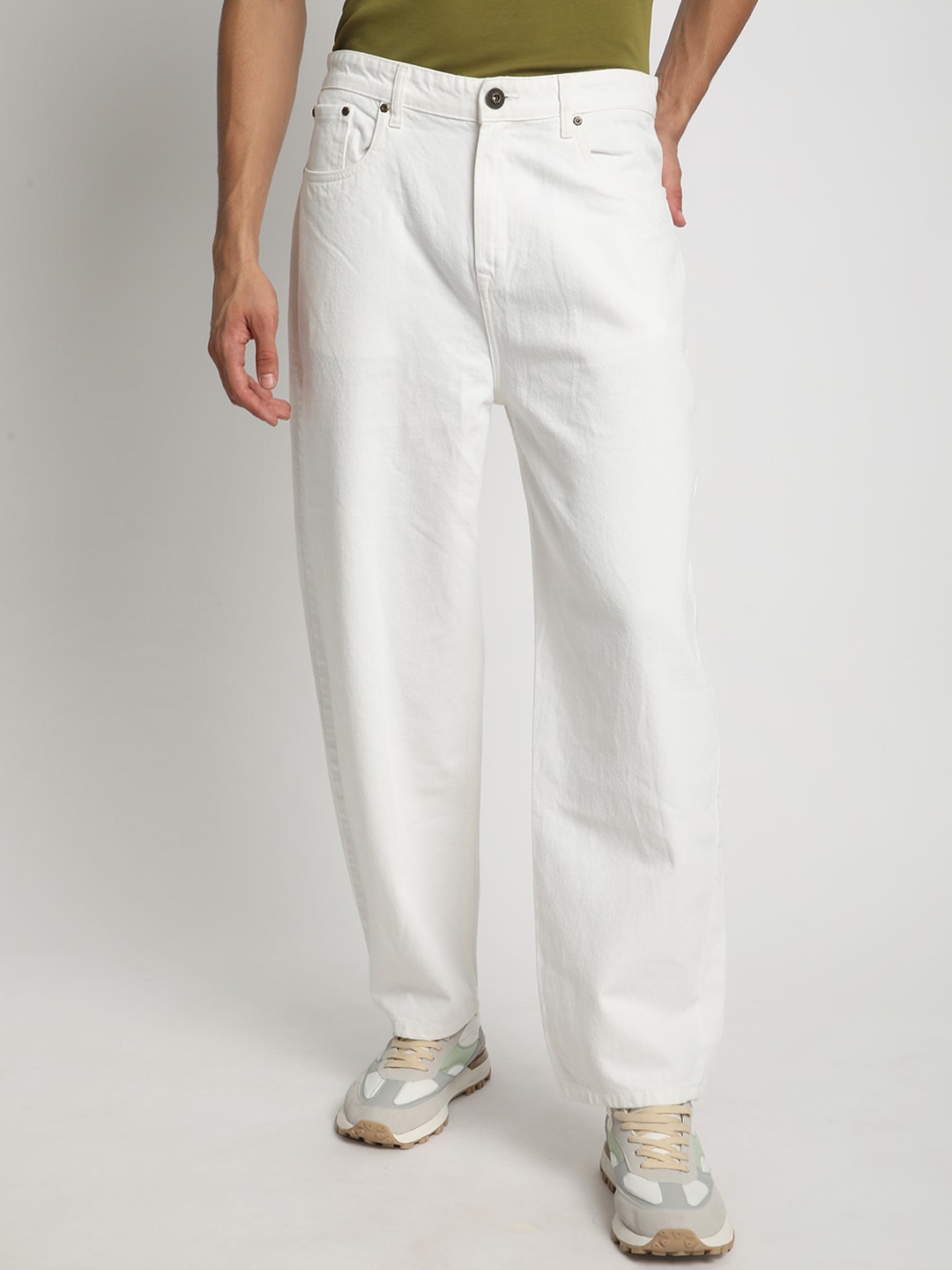 

The Roadster Lifestyle Co. Men White Baggy-Fit Pure Cotton Jeans