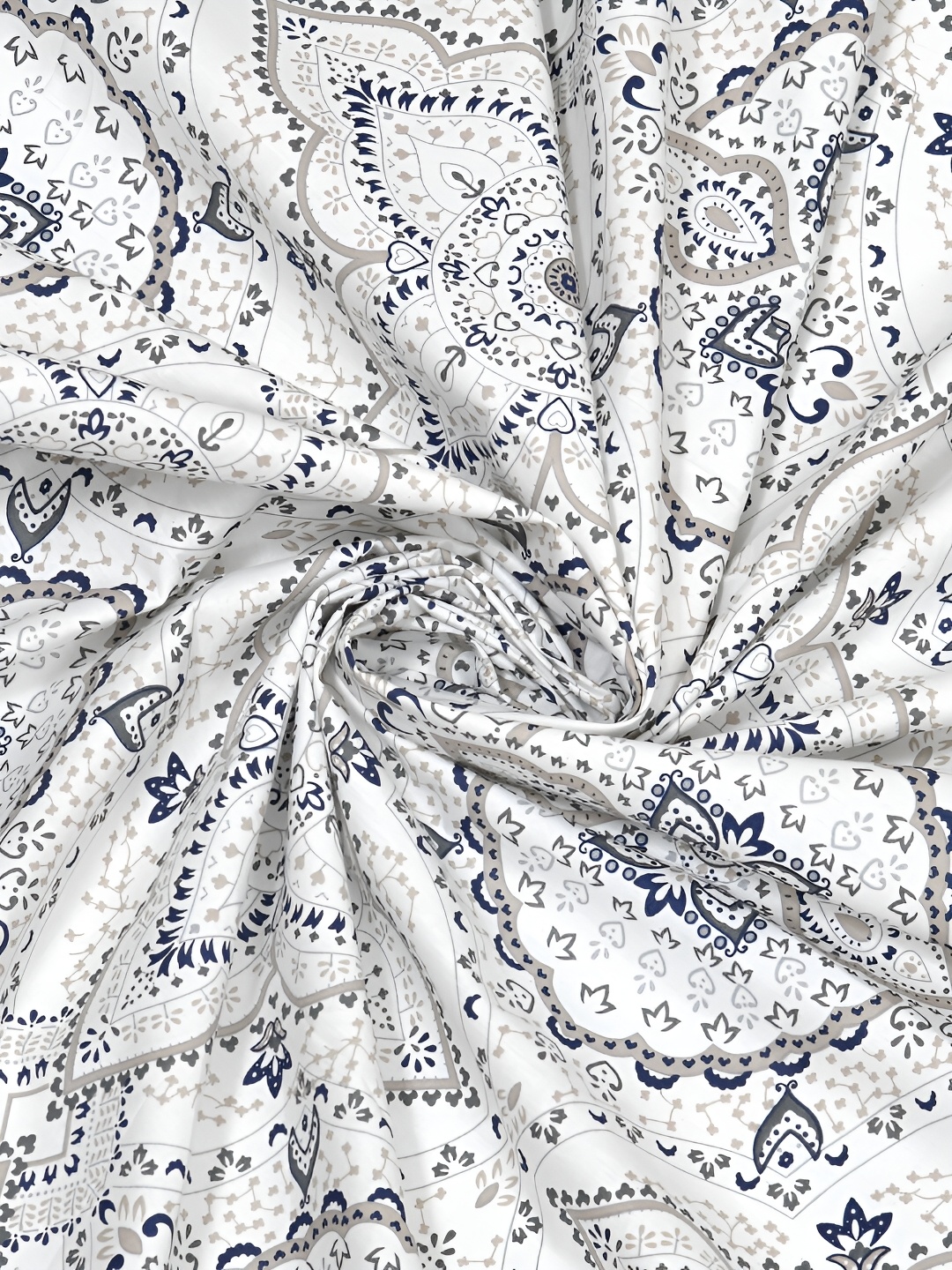

EverHOME White & Grey Ethnic Motifs 160 TC Queen Bedsheet with 2 Pillow Covers