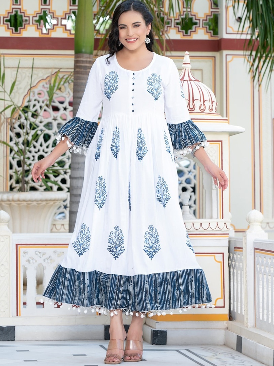 

Ayan Round Neck Ethnic Motifs Printed Thread Work Bell Sleeves Anarkali Kurta, White