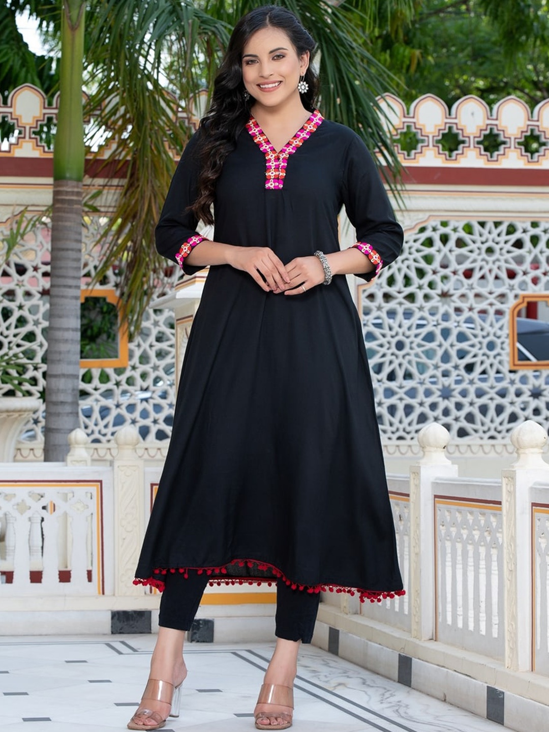 

Ayan V-Neck Thread Work Anarkali Kurta, Black