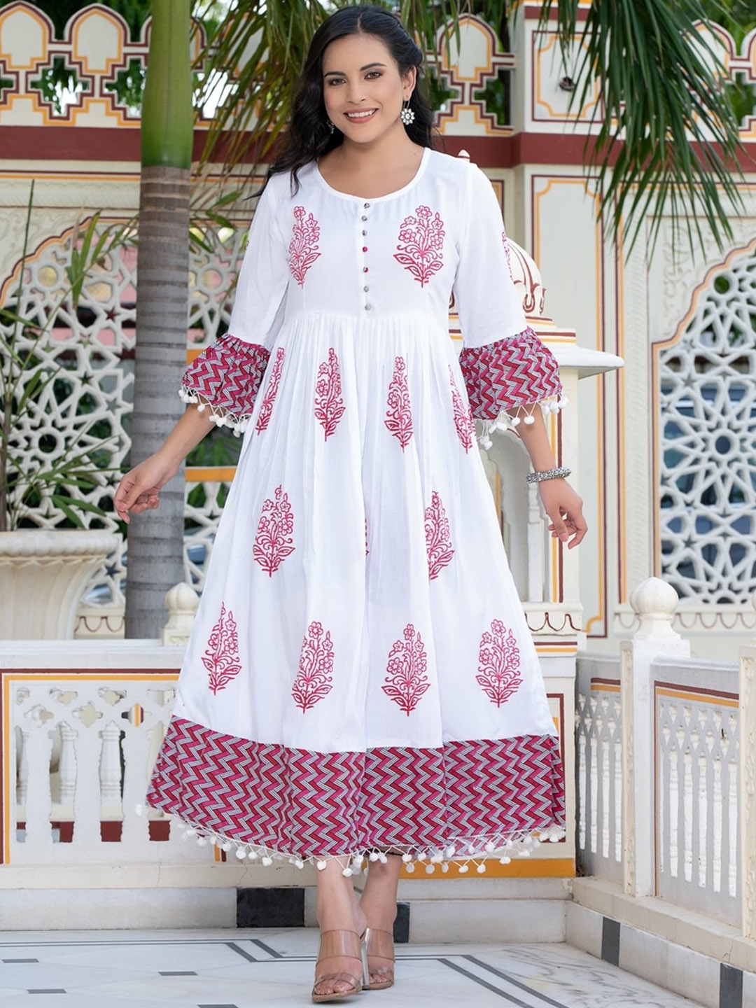 

Ayan Round Neck Floral Embroidered Thread Work Bell Sleeves Anarkali Kurta, White