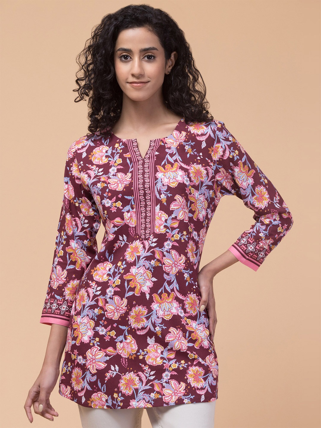 

Hive91 Floral Printed V-Neck Kurti, Maroon
