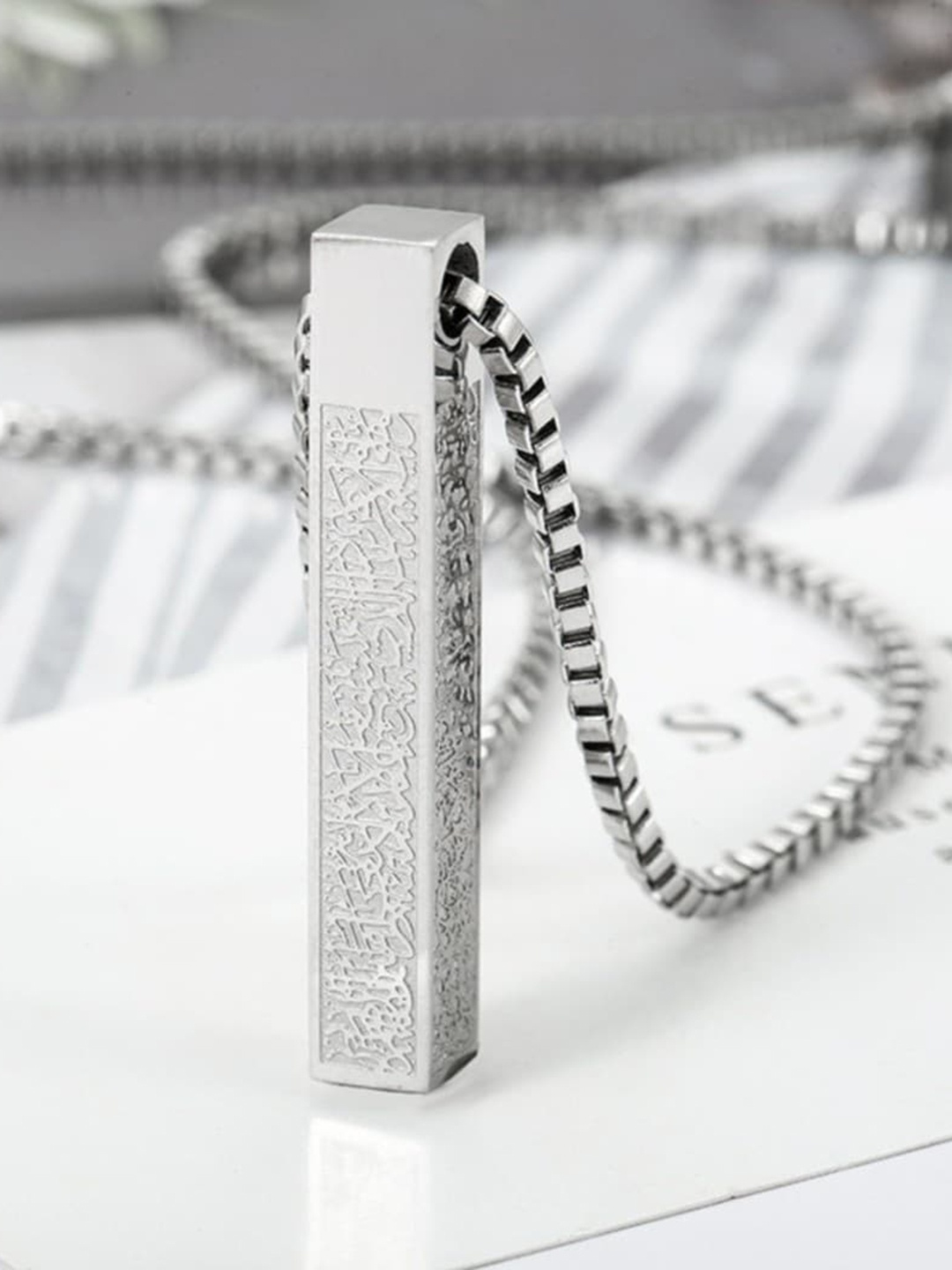 

SALTY Men Heliocentric Shaped Pendants With Chains, Silver