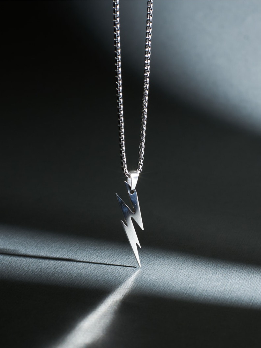

SALTY Voltage Men Stainless Steel Contemporary Pendant with Chain, Silver