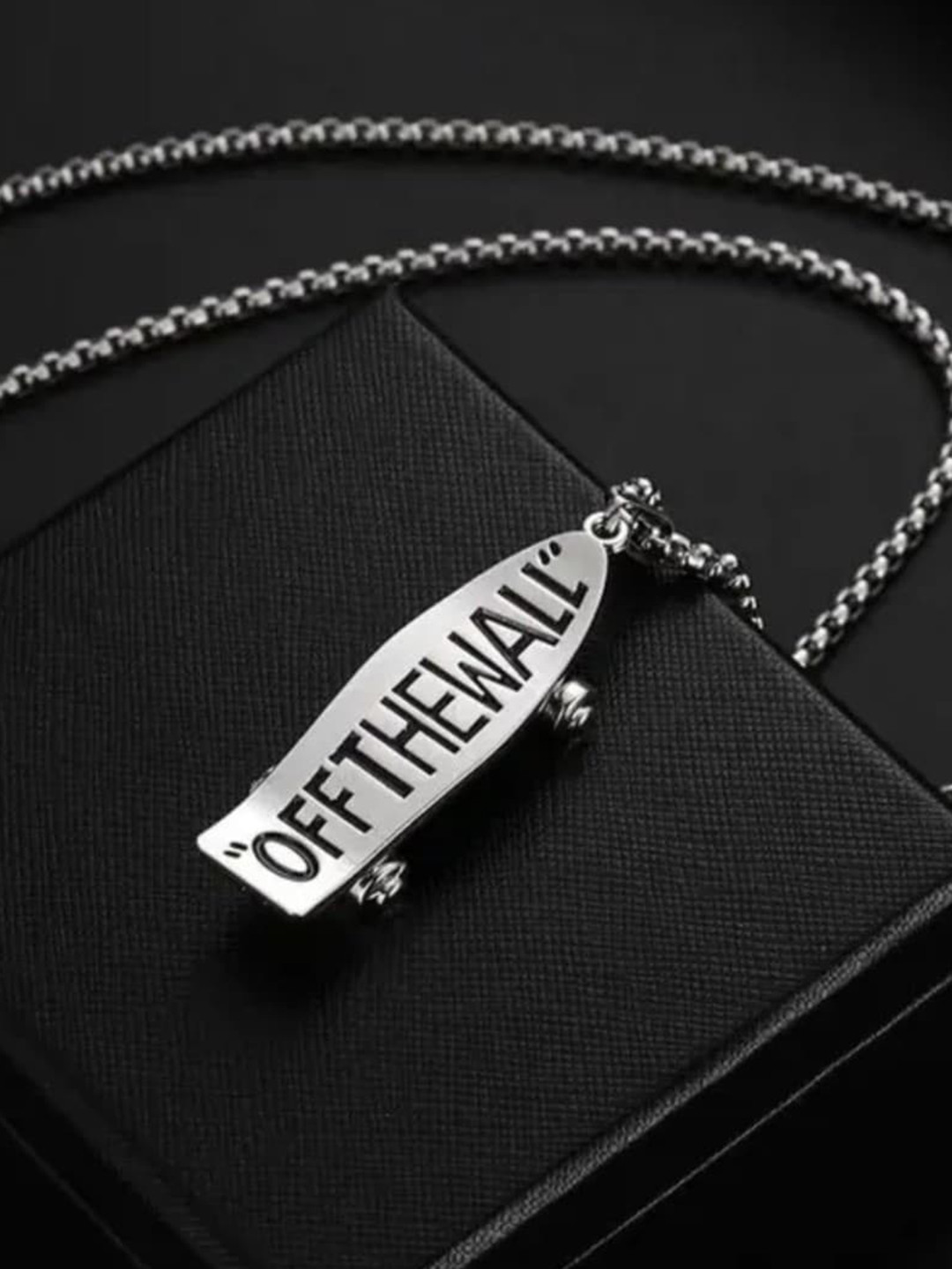 

SALTY Contemporary Pendant With Chain, Silver