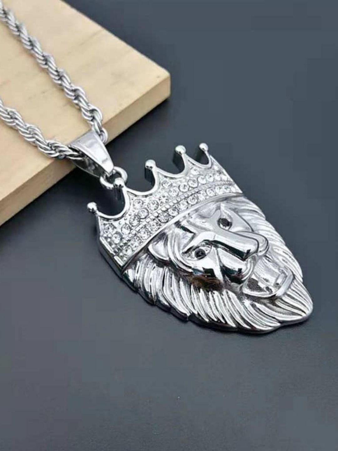 

SALTY Men Stainless Steel Animal Shaped Pendants with Chains, Silver