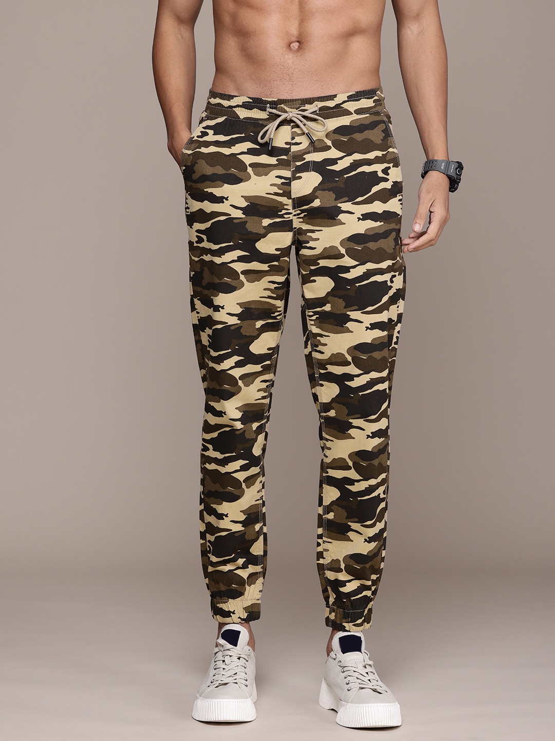 

Roadster Men Camouflage Printed Joggers, Beige