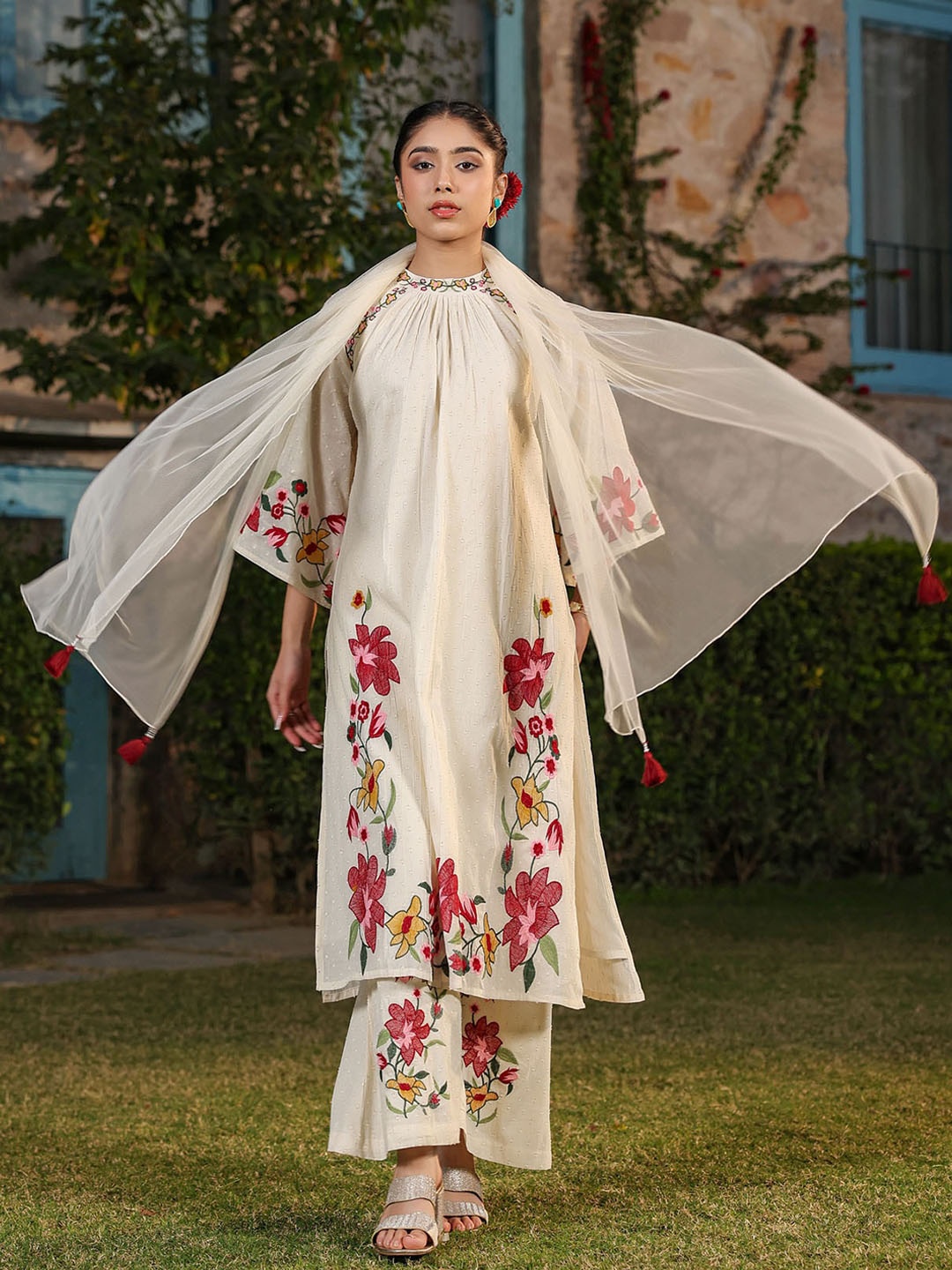 

FASHION DWAR Women Floral Printed Regular Pure Cotton Kurta with Trousers & With Dupatta, Off white