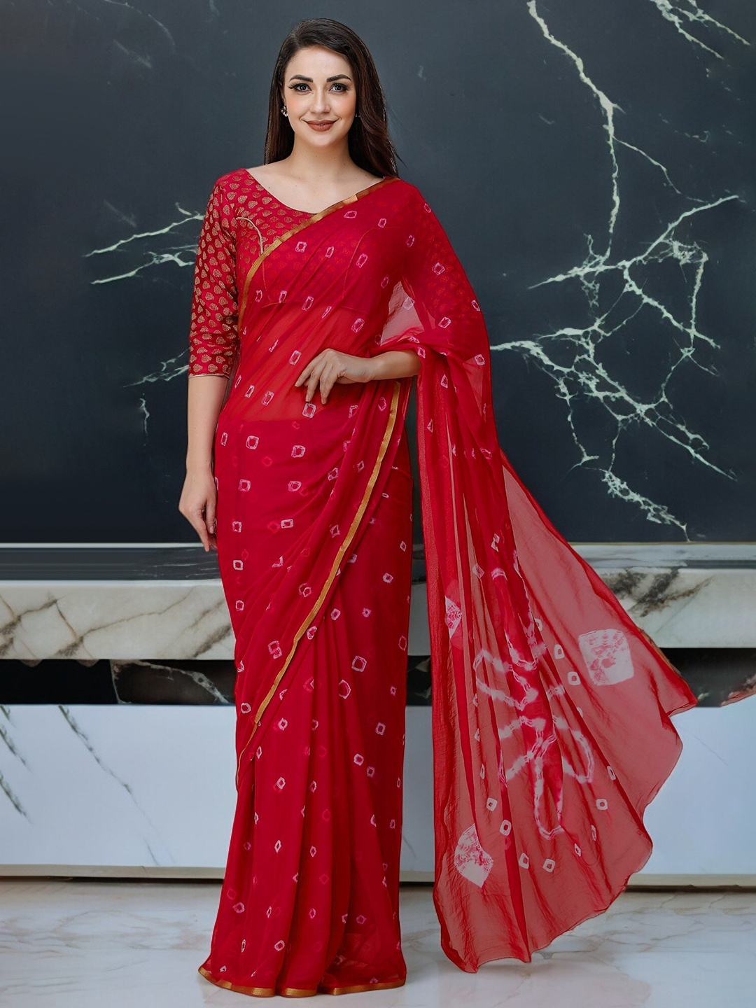 

CLAFOUTIS Bandhani Printed Saree, Red