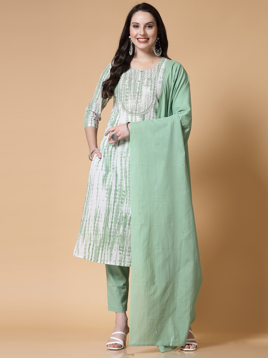 

KALINI Round Neck Ethnic Motifs Printed Regular Pure Cotton Kurta Set, Green