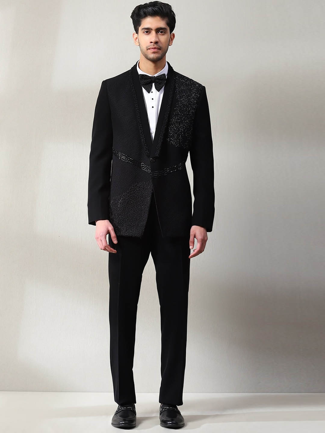 

Soniya g Embellished Single-Breasted Four-Piece Suit, Black