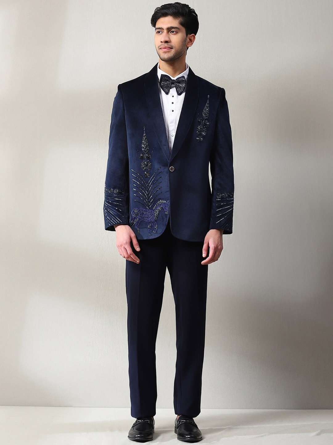 

Soniya g Single-Breasted Notched Lapel Velvet Silk Four-Piece Suit, Blue