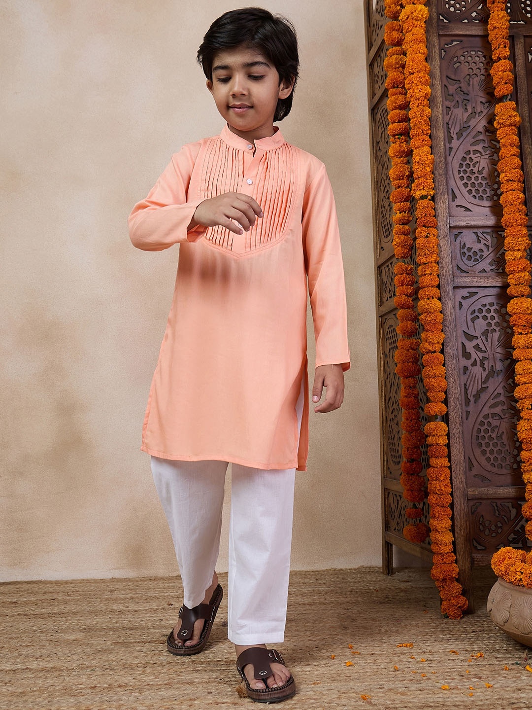 

pspeaches Boys Mandarin Collar Yoke Design Regular Kurta with Pyjamas, Peach