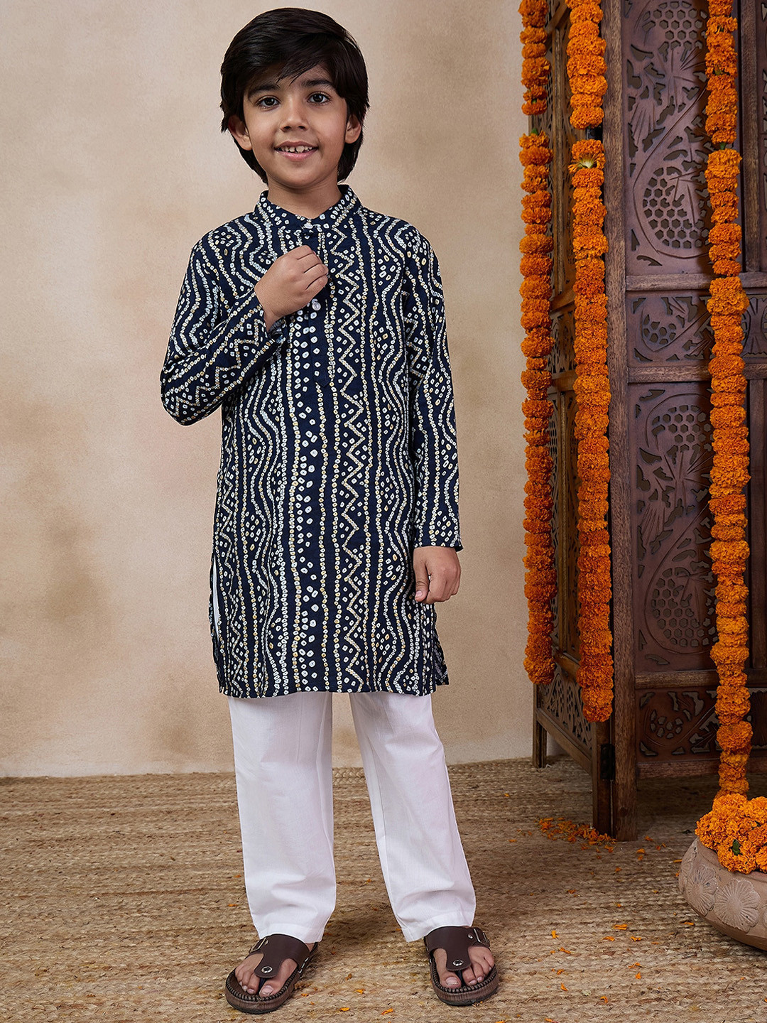 

pspeaches Boys Bandhani Printed Band Collar Kurta with Pyjamas, Blue