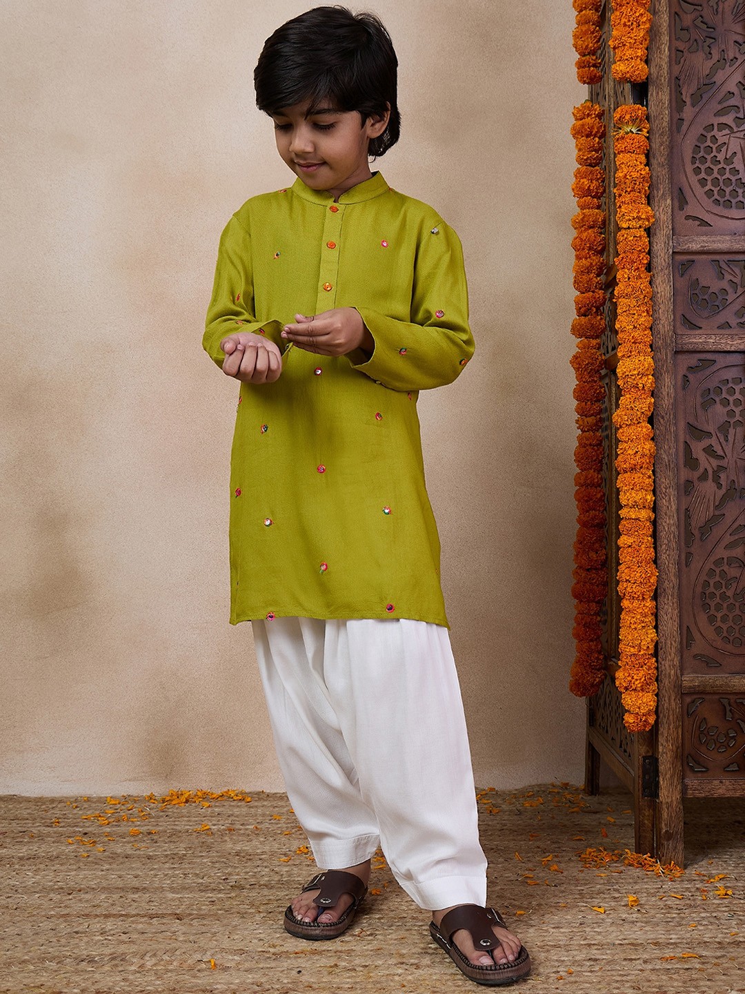 

pspeaches Boys Embroidered Mandarin Collar Mirror Work Kurta with Pyjamas, Olive