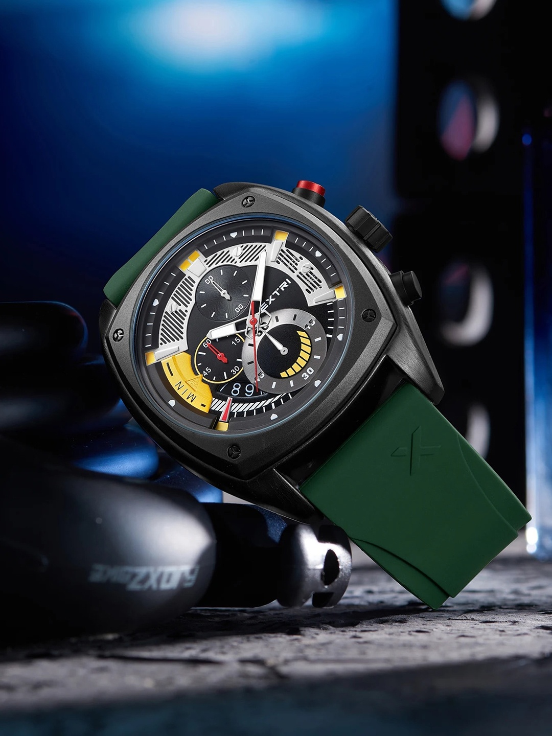 

EXTRI Men Textured Dial & Silicon Straps Analogue Chronograph Watch X6056-D, Black