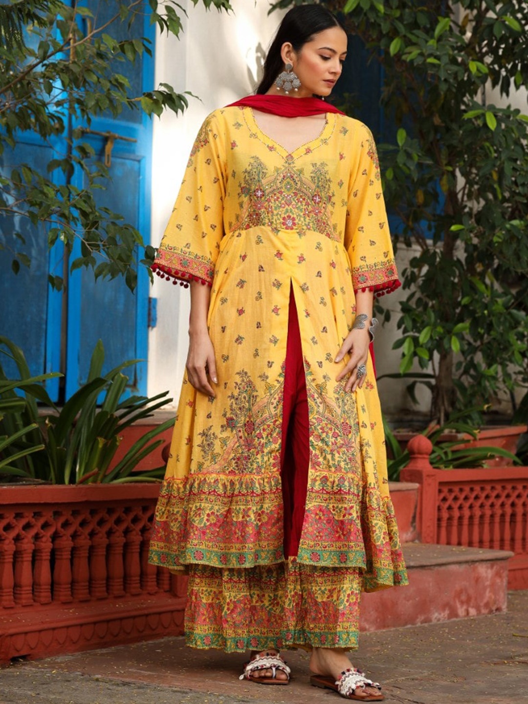 

Juniper Women Floral Printed High Slit Beads and Stones Kurta with Palazzos & With Dupatta, Mustard