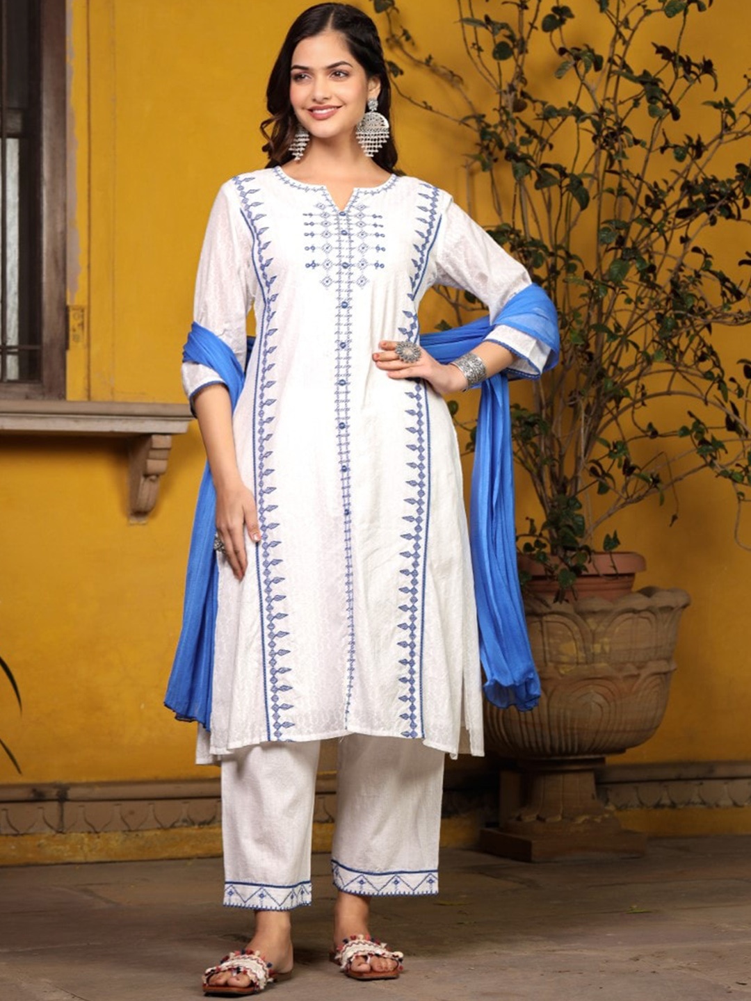 

Juniper Embroidered Round Neck Three-Quarter Sleeves Thread Work Kurta Set, White