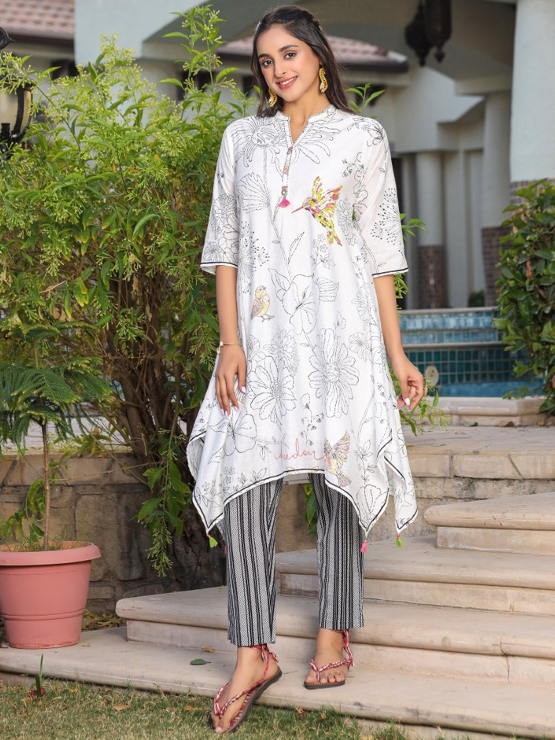 

Juniper Floral Printed Mandarin Collar Three-Quarter Sleeves Kurta with Trousers, White