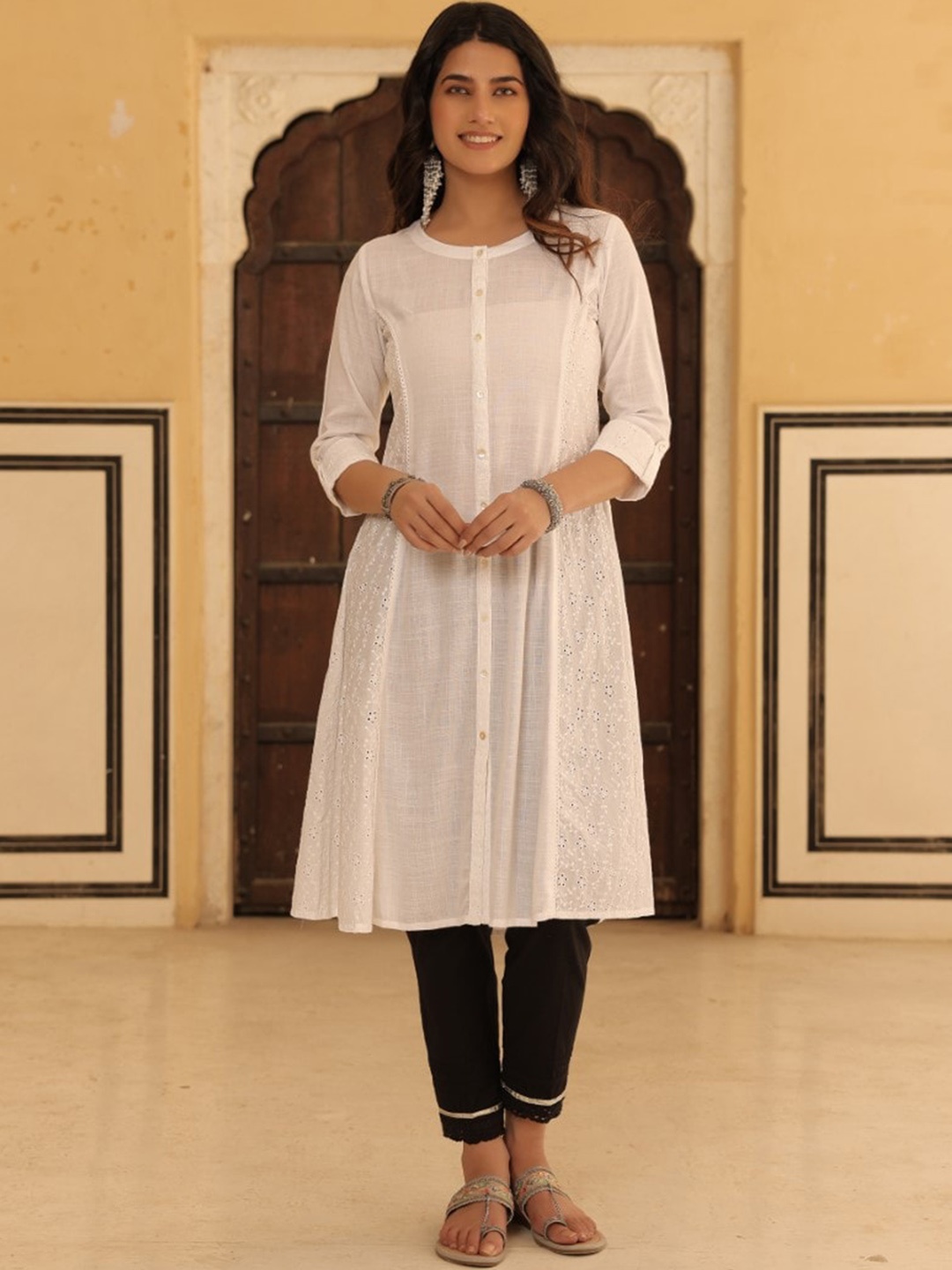 

Juniper Round Neck Thread Work Kurta, White