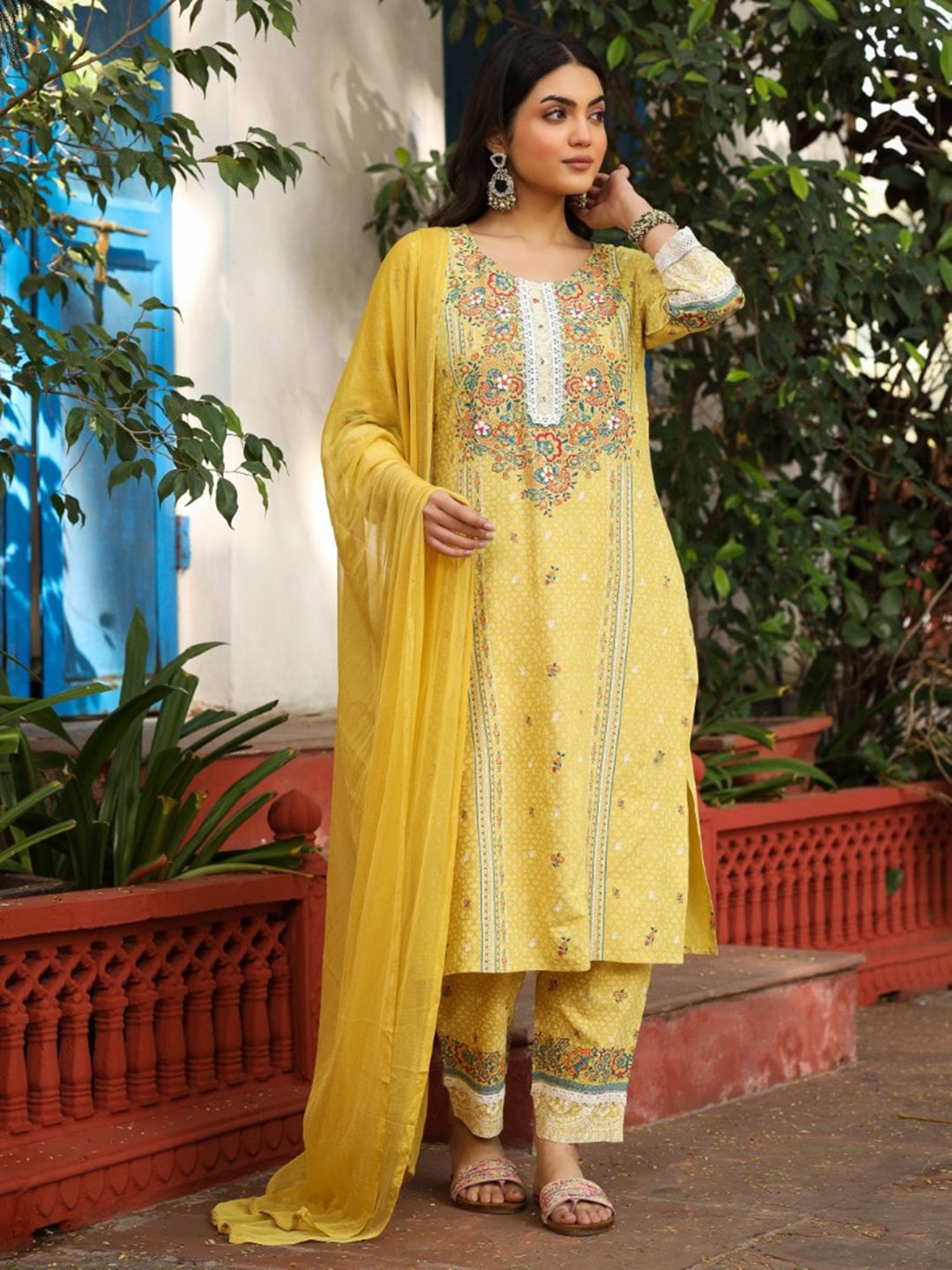 

Juniper Floral Printed Round Neck Straight Kurta with Trousers & Dupatta, Mustard