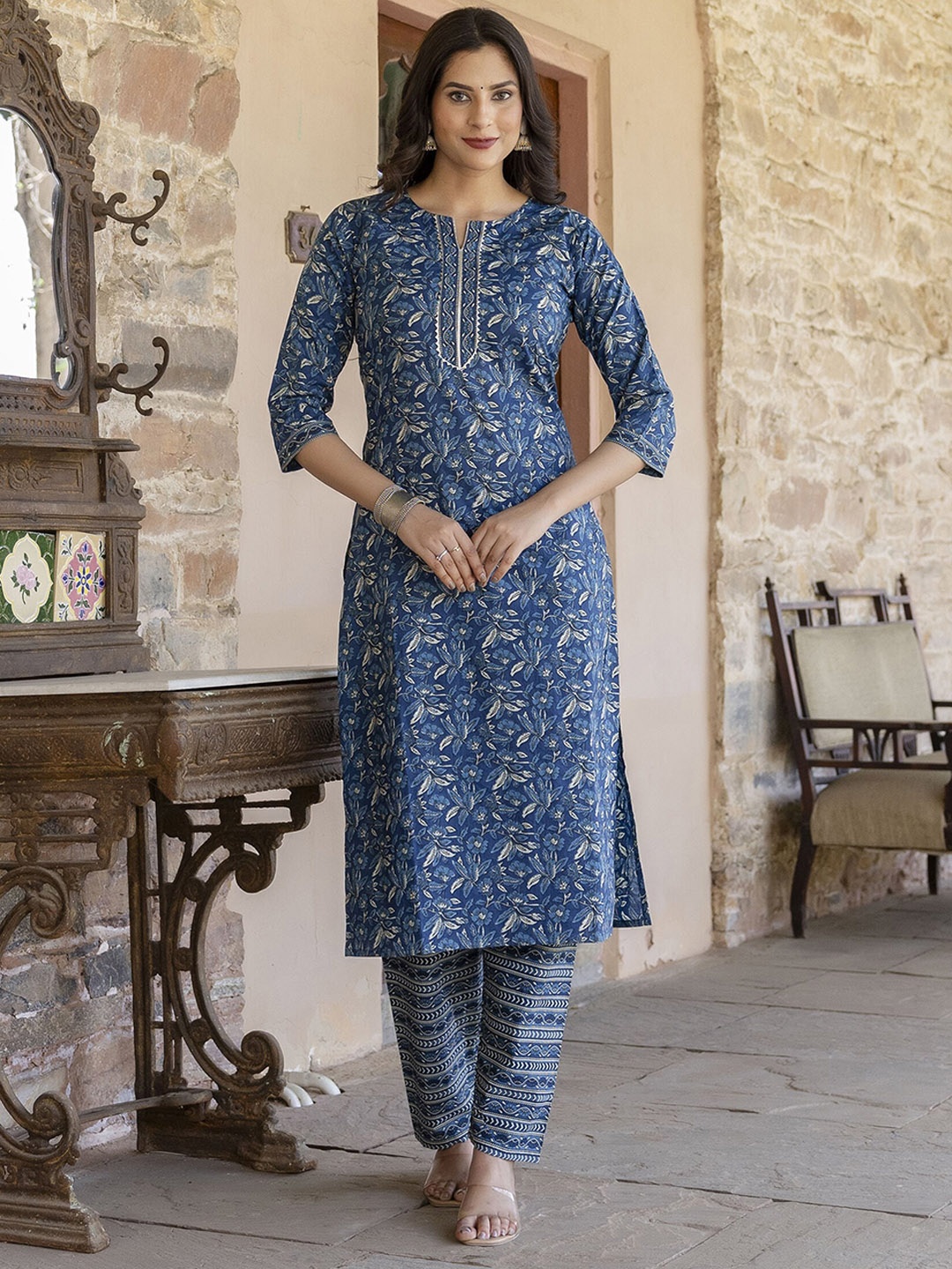 

Nayo Notched Neck Ethnic Motifs Printed Pure Cotton Straight Kurta with Trouser, Blue