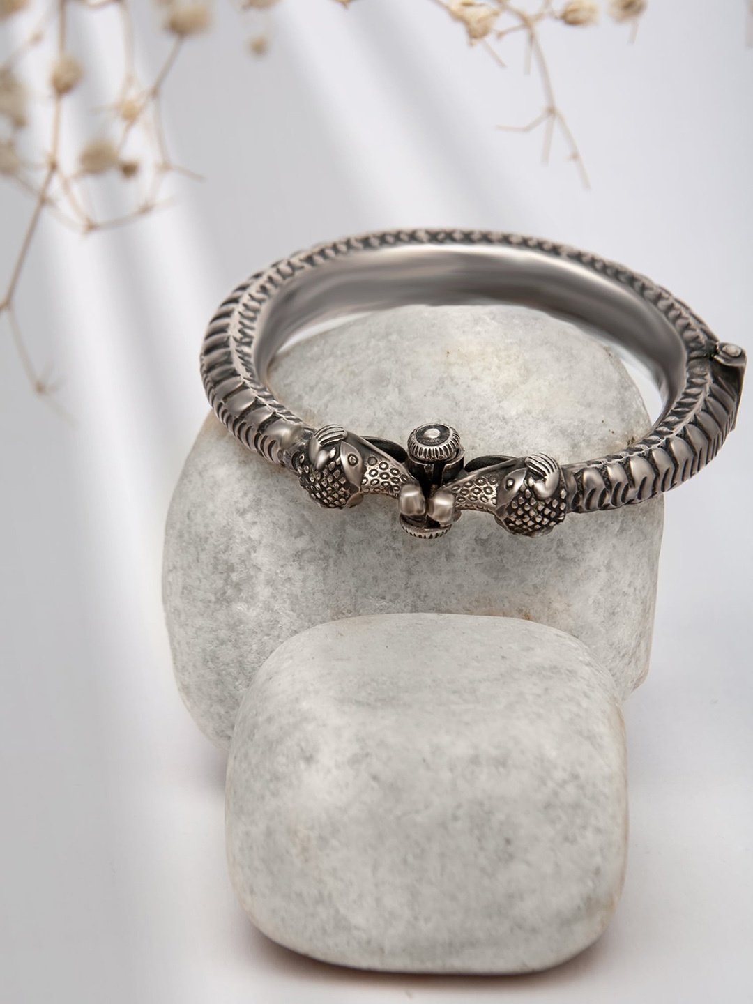 

Neeta Boochra 925 Sterling Silver Rhodium-Plated Snake Design Bangle